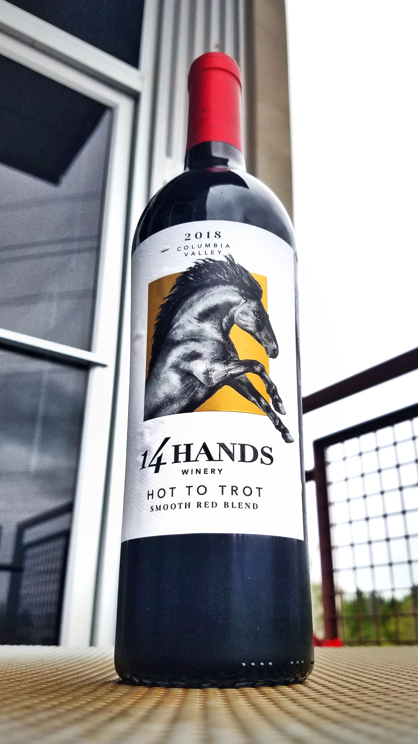 14 Hands Hot to Trot Red Blend 2018